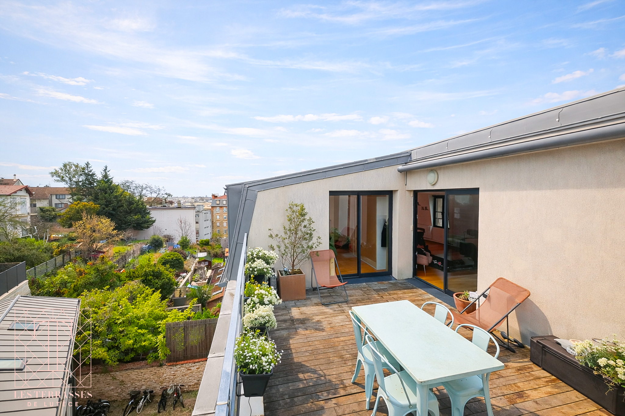 Photo n°2 du bien immobilier Aux portes de Paris – Dernier étage – Appartement familial avec terrasse Sud-Ouest